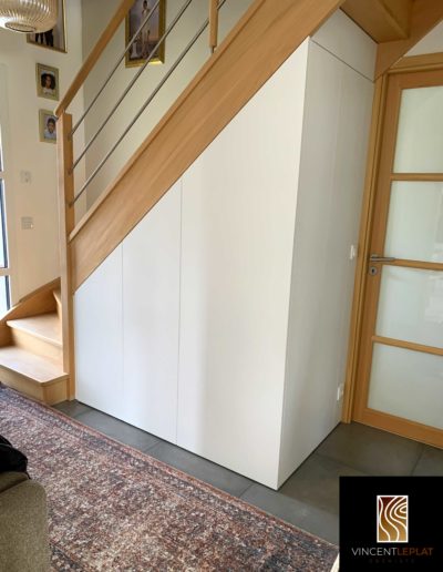 Vue d'ensemble d'un placard d'entrée sur mesure